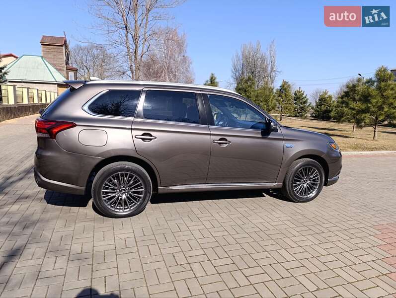 Внедорожник / Кроссовер Mitsubishi Outlander 2019 в Никополе