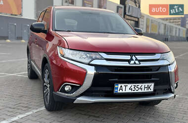 Внедорожник / Кроссовер Mitsubishi Outlander 2016 в Киеве