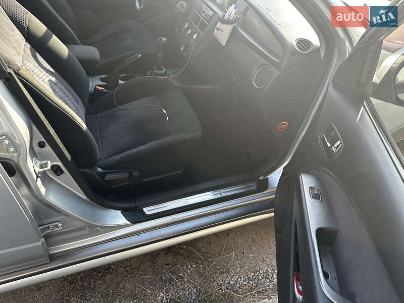 Внедорожник / Кроссовер Mitsubishi Outlander 2006 в Кременчуге