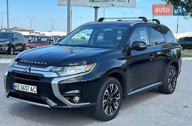 Позашляховик / Кросовер Mitsubishi Outlander 2018 в 