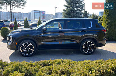 Внедорожник / Кроссовер Mitsubishi Outlander 2022 в 