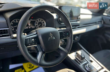 Внедорожник / Кроссовер Mitsubishi Outlander 2022 в 