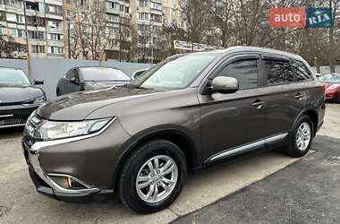 Позашляховик / Кросовер Mitsubishi Outlander 2016 в Одесі