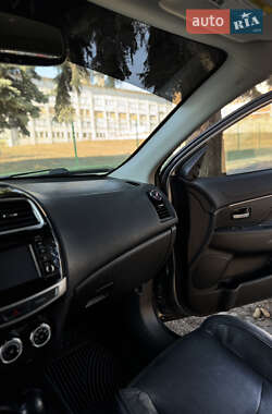 Внедорожник / Кроссовер Mitsubishi Outlander 2016 в 