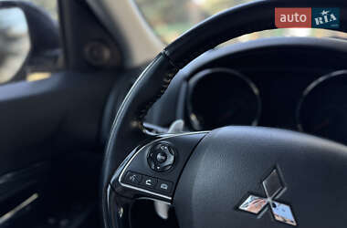 Внедорожник / Кроссовер Mitsubishi Outlander 2016 в 