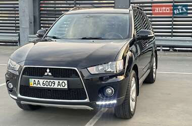 Позашляховик / Кросовер Mitsubishi Outlander 2011 в Києві