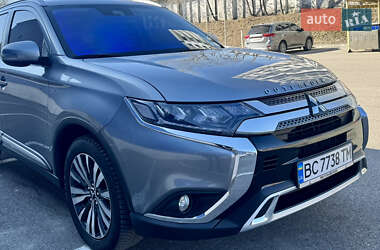 Внедорожник / Кроссовер Mitsubishi Outlander 2019 в Львове