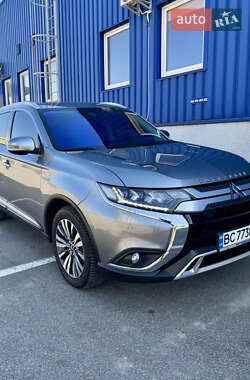 Внедорожник / Кроссовер Mitsubishi Outlander 2019 в Львове