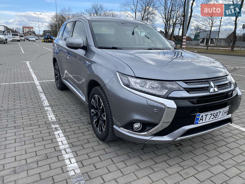 Позашляховик / Кросовер Mitsubishi Outlander 2016 в Коломиї
