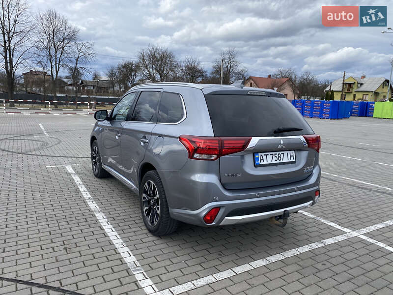 Позашляховик / Кросовер Mitsubishi Outlander 2016 в Коломиї