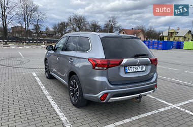 Позашляховик / Кросовер Mitsubishi Outlander 2016 в Коломиї