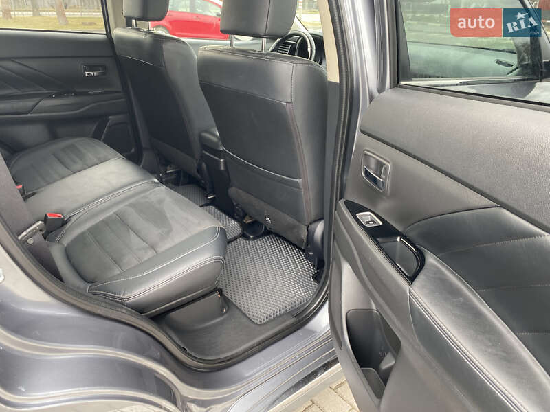 Позашляховик / Кросовер Mitsubishi Outlander 2016 в Коломиї