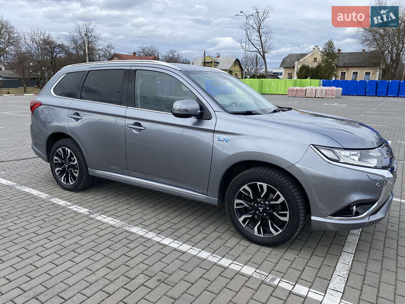 Позашляховик / Кросовер Mitsubishi Outlander 2016 в Коломиї