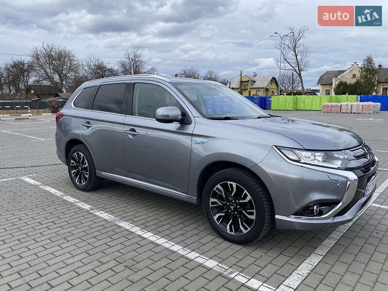 Позашляховик / Кросовер Mitsubishi Outlander 2016 в Коломиї