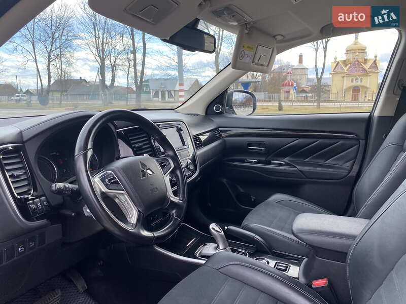 Позашляховик / Кросовер Mitsubishi Outlander 2016 в Коломиї