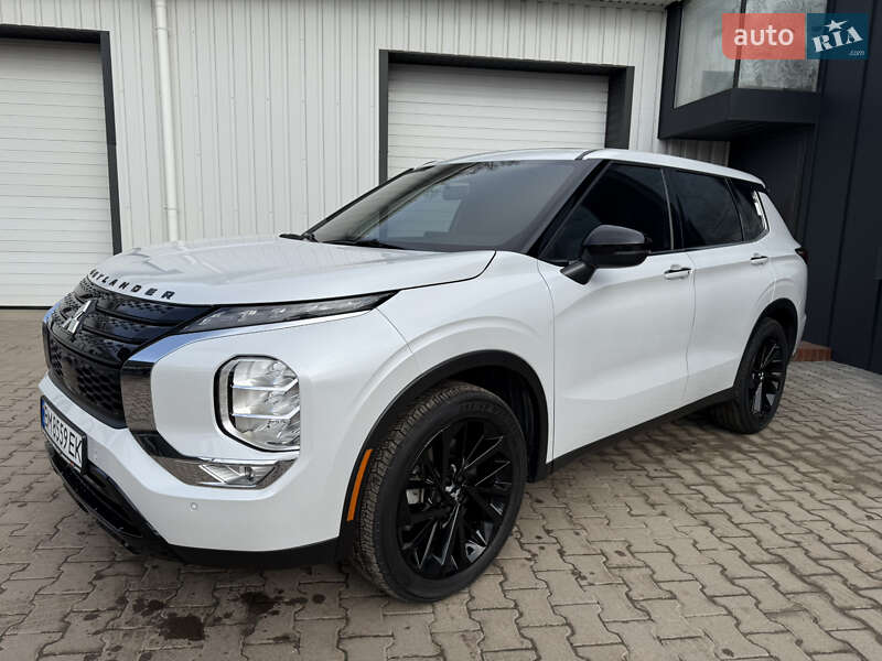 Позашляховик / Кросовер Mitsubishi Outlander 2022 в Києві