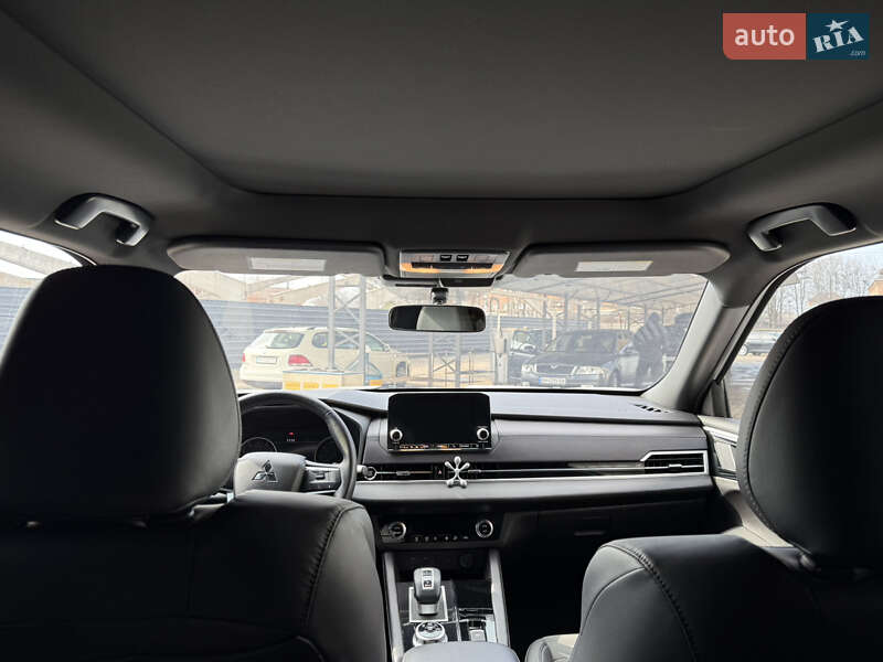 Позашляховик / Кросовер Mitsubishi Outlander 2022 в Києві