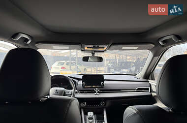 Внедорожник / Кроссовер Mitsubishi Outlander 2022 в 