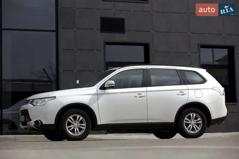 Внедорожник / Кроссовер Mitsubishi Outlander 2014 в Киеве