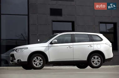 Внедорожник / Кроссовер Mitsubishi Outlander 2014 в 