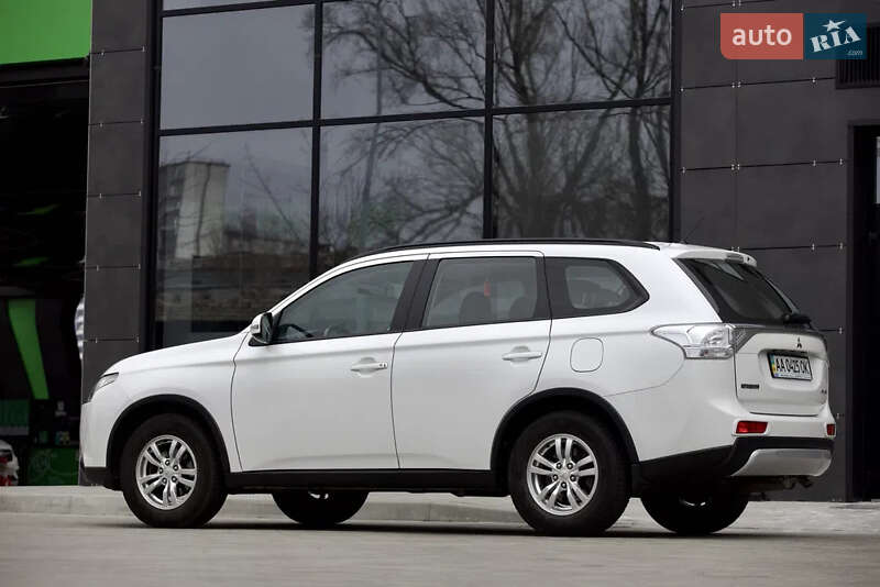 Внедорожник / Кроссовер Mitsubishi Outlander 2014 в Киеве