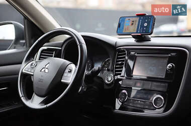 Внедорожник / Кроссовер Mitsubishi Outlander 2014 в 