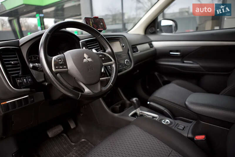 Внедорожник / Кроссовер Mitsubishi Outlander 2014 в Киеве