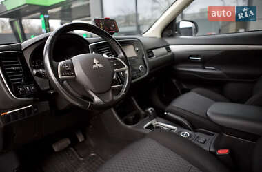 Внедорожник / Кроссовер Mitsubishi Outlander 2014 в 