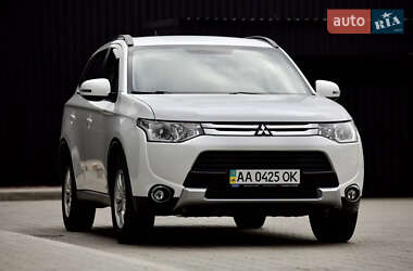 Внедорожник / Кроссовер Mitsubishi Outlander 2014 в 
