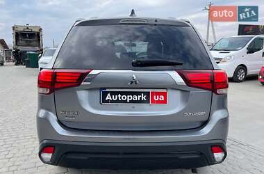 Позашляховик / Кросовер Mitsubishi Outlander 2019 в 