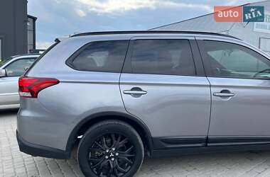 Позашляховик / Кросовер Mitsubishi Outlander 2019 в 