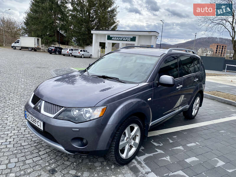 Позашляховик / Кросовер Mitsubishi Outlander 2007 в Сваляві