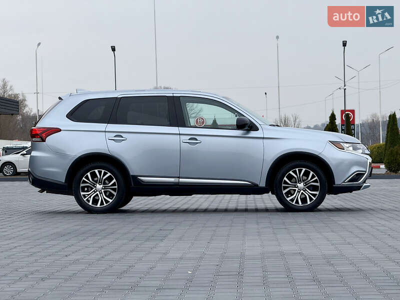 Внедорожник / Кроссовер Mitsubishi Outlander 2017 в Черновцах