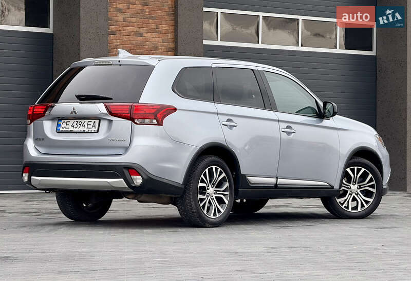 Внедорожник / Кроссовер Mitsubishi Outlander 2017 в Черновцах