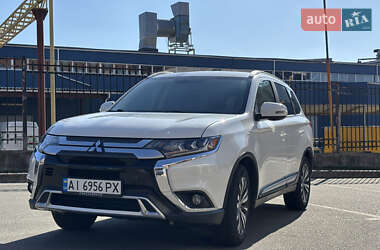 Внедорожник / Кроссовер Mitsubishi Outlander 2018 в 