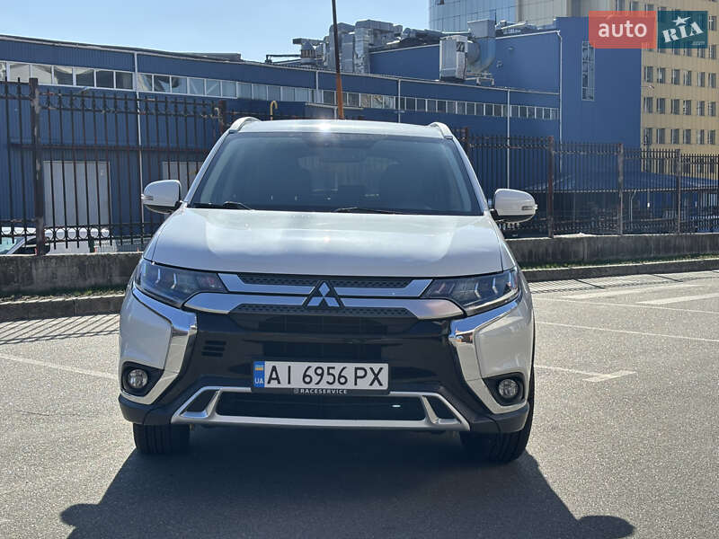 Внедорожник / Кроссовер Mitsubishi Outlander 2018 в Киеве фото 2 Внедорожник / Кроссовер Mitsubishi Outlander 2018 в Киеве