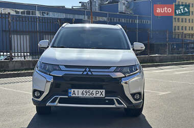 Внедорожник / Кроссовер Mitsubishi Outlander 2018 в 