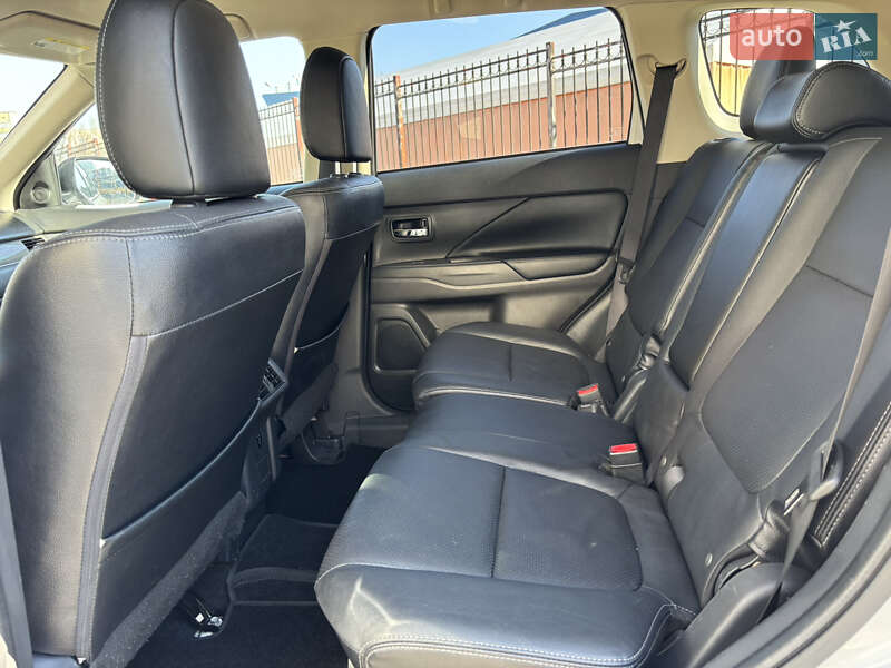 Внедорожник / Кроссовер Mitsubishi Outlander 2018 в Киеве фото 21 Внедорожник / Кроссовер Mitsubishi Outlander 2018 в Киеве