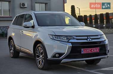 Внедорожник / Кроссовер Mitsubishi Outlander 2016 в 