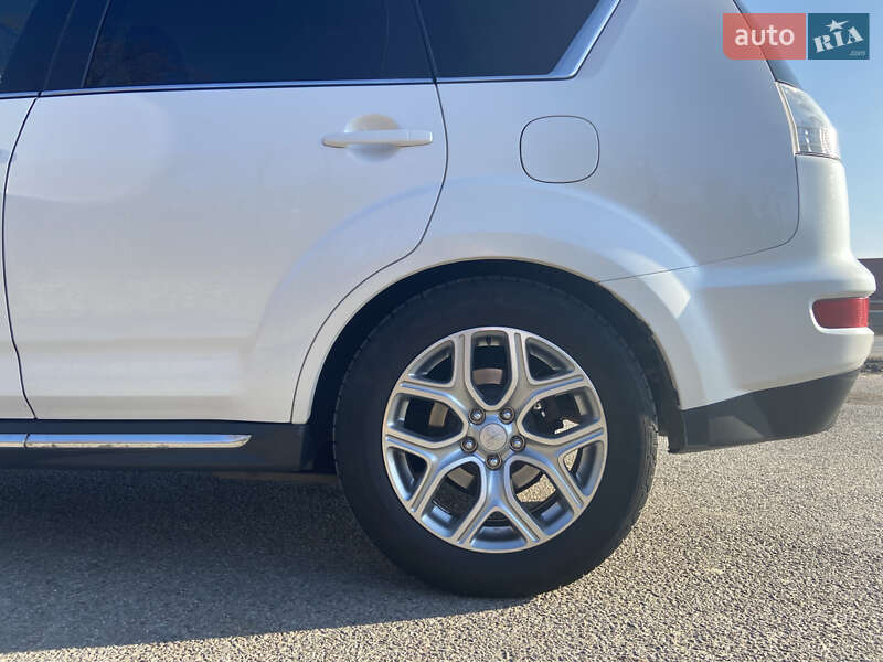 Позашляховик / Кросовер Mitsubishi Outlander 2010 в Житомирі
