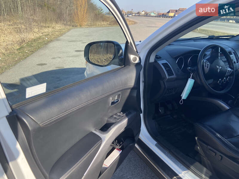 Позашляховик / Кросовер Mitsubishi Outlander 2010 в Житомирі