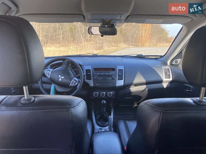 Позашляховик / Кросовер Mitsubishi Outlander 2010 в Житомирі