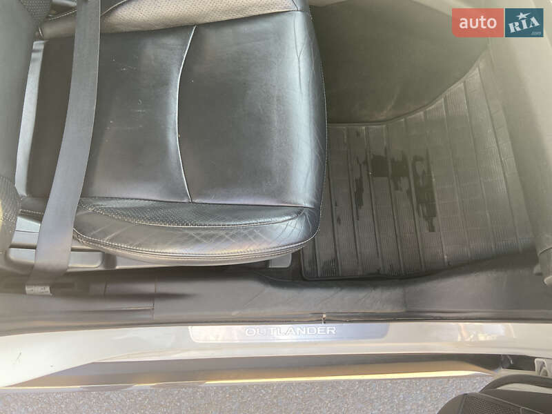 Позашляховик / Кросовер Mitsubishi Outlander 2010 в Житомирі