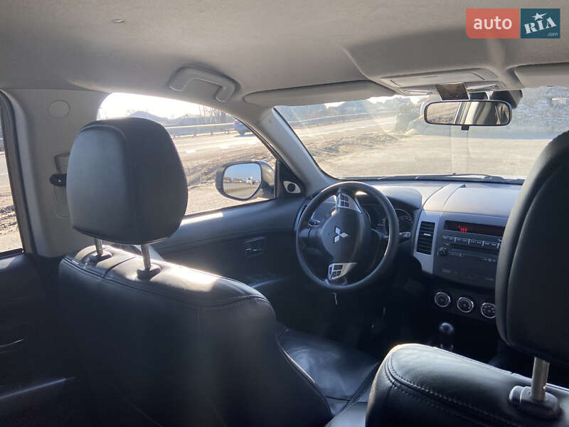 Позашляховик / Кросовер Mitsubishi Outlander 2010 в Житомирі