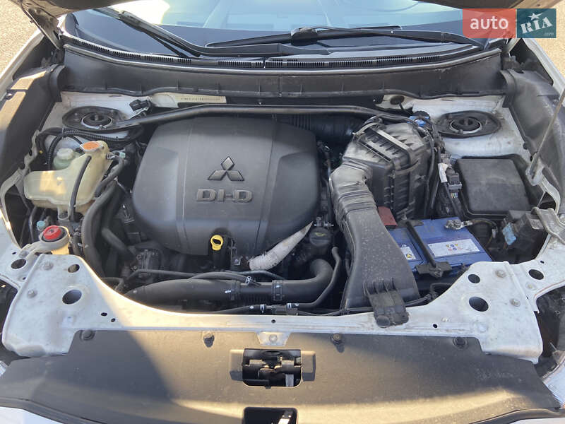 Позашляховик / Кросовер Mitsubishi Outlander 2010 в Житомирі