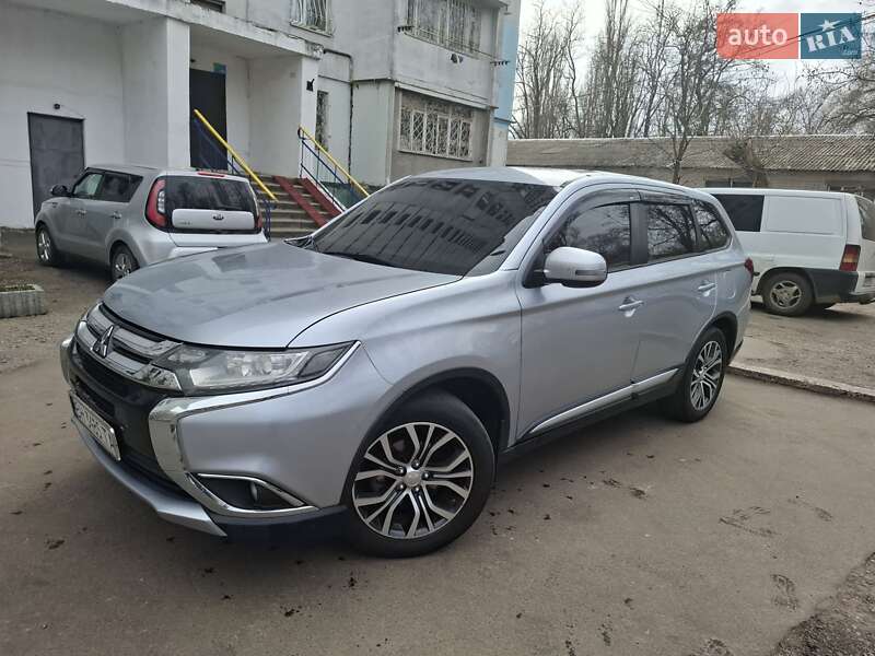 Внедорожник / Кроссовер Mitsubishi Outlander 2015 в Одессе фото 2 Внедорожник / Кроссовер Mitsubishi Outlander 2015 в Одессе
