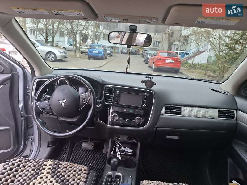 Внедорожник / Кроссовер Mitsubishi Outlander 2015 в Одессе фото 10 Внедорожник / Кроссовер Mitsubishi Outlander 2015 в Одессе