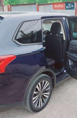 Внедорожник / Кроссовер Mitsubishi Outlander 2020 в 