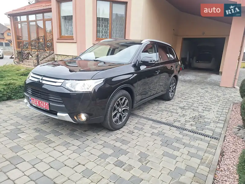 Внедорожник / Кроссовер Mitsubishi Outlander 2015 в 