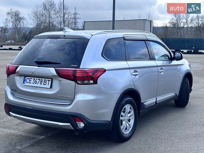 Внедорожник / Кроссовер Mitsubishi Outlander 2018 в Киеве